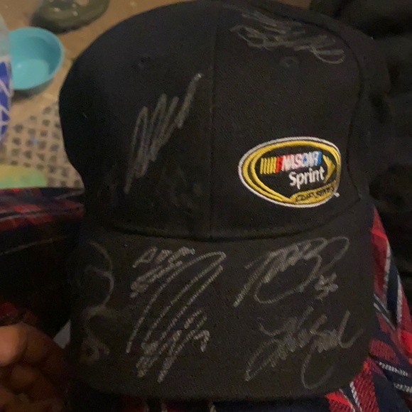 Sprint cup hat autographed 7 nascar drivers - Picture 1 of 5